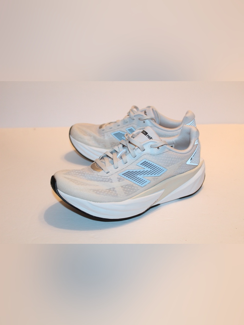 New Balance Fuel Cell Rebel V5 Women’s Shoes Size 8.5 NEW